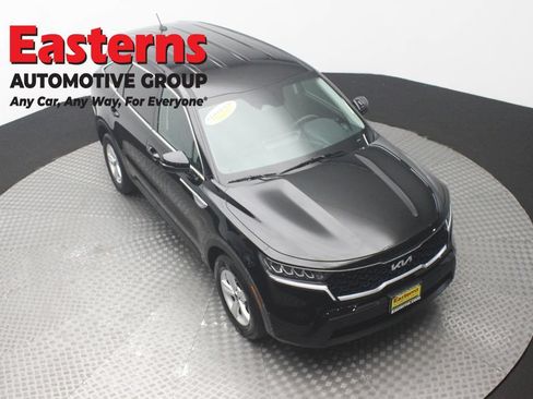 Used 2022 Kia Sorento LX FWD image 3