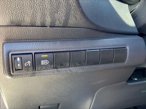 Used 2025 Toyota Corolla LE FWD image 33
