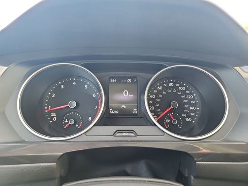 Used 2021 Volkswagen Tiguan SE w/ Panoramic Sunroof Package image 18