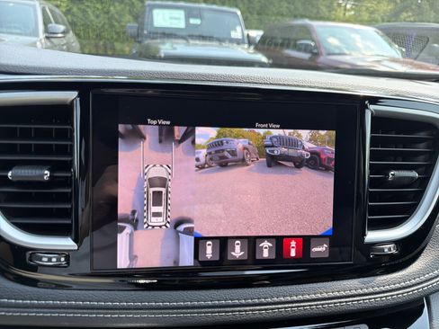 New 2027 Chrysler Pacifica Select w/ Family Tech Group AWD/4WD image 31