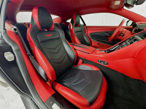 Used 2023 Aston Martin DBS Coupe image 10
