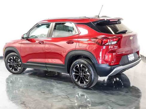 Certified 2021 Chevrolet TrailBlazer LT w/ Convenience Package FWD image 9