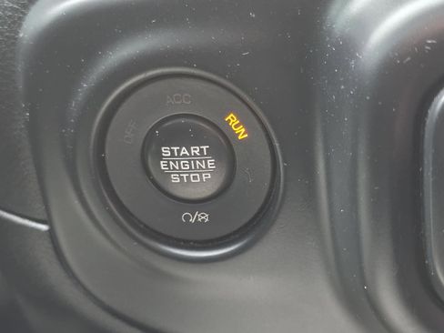 Used 2018 Jeep Wrangler Unlimited Sahara w/ Dual Top Group AWD/4WD image 13
