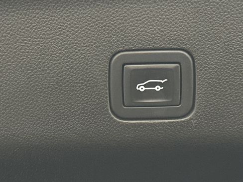 Used 2021 Chevrolet Tahoe Premier w/ Premium Package image 17