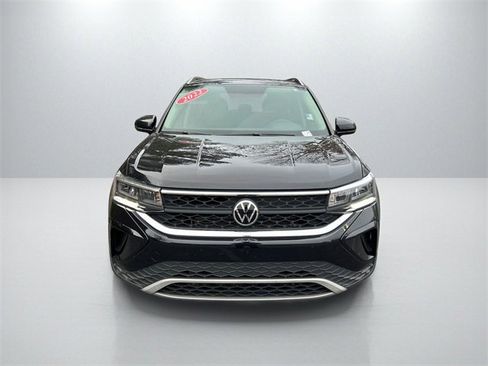 Used 2022 Volkswagen Taos SE image 2
