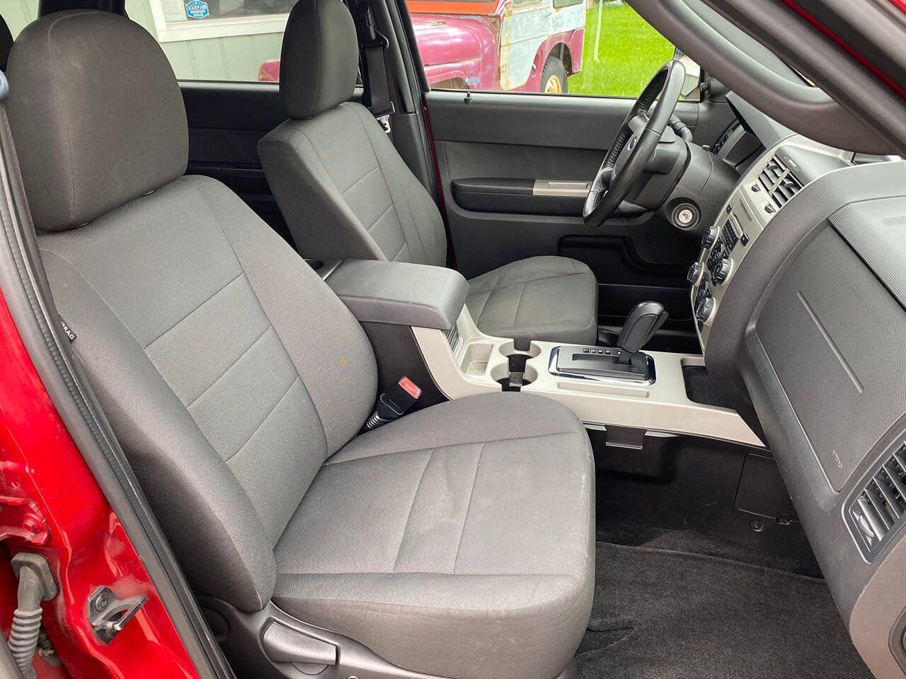 Used 2010 Ford Escape XLT FWD image 17