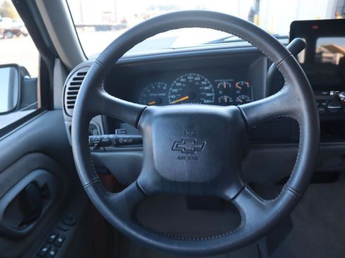 Used 1999 Chevrolet Suburban 2WD w/ Preferred Equipment Group 3 image 22