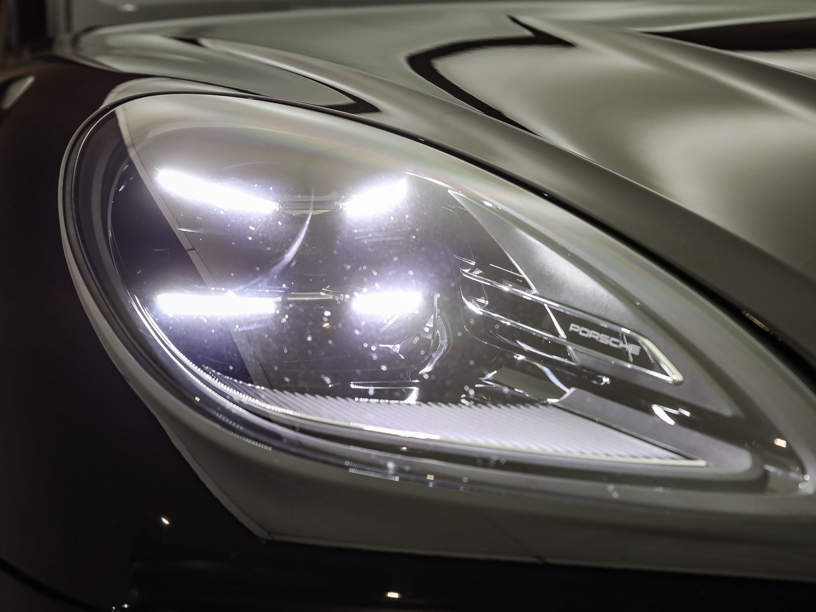 Certified 2025 Porsche Macan Turbo AWD/4WD image 14