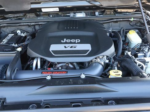 Used 2014 Jeep Wrangler Sahara w/ Connectivity Group image 23