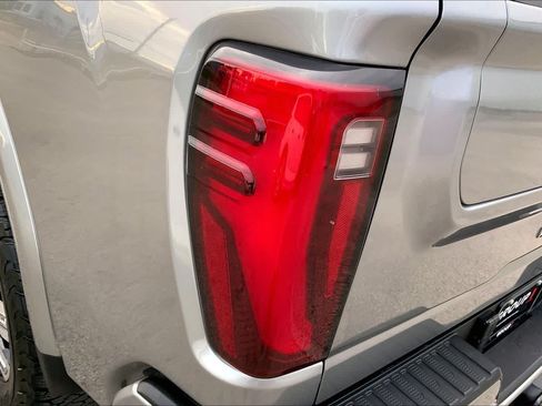Used 2024 GMC Sierra 2500 Denali w/ Denali Reserve Package AWD/4WD image 29
