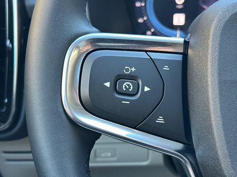 Certified 2023 Volvo XC40 B5 Plus image 30