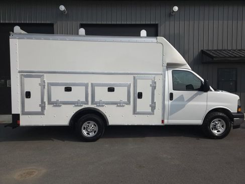 Used 2022 Chevrolet Express 3500 w/ Power Convenience Package image 5