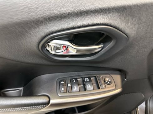 Used 2019 Jeep Cherokee Latitude Plus w/ Cold Weather Group image 25