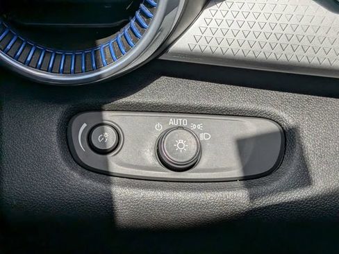 Used 2024 Chevrolet Trax LT FWD image 23