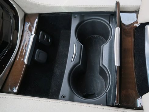 Used 2018 Cadillac Escalade Luxury image 36