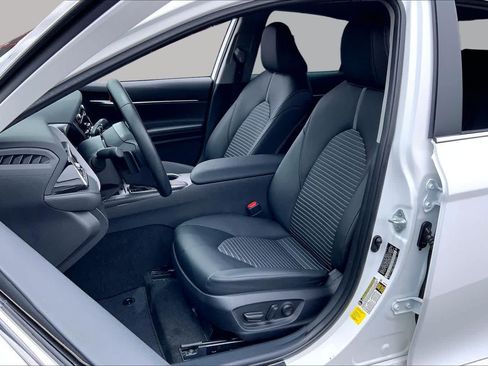 Used 2024 Toyota Camry SE w/ Convenience Package FWD image 8