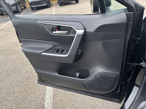 Used 2025 Toyota RAV4 XLE image 20