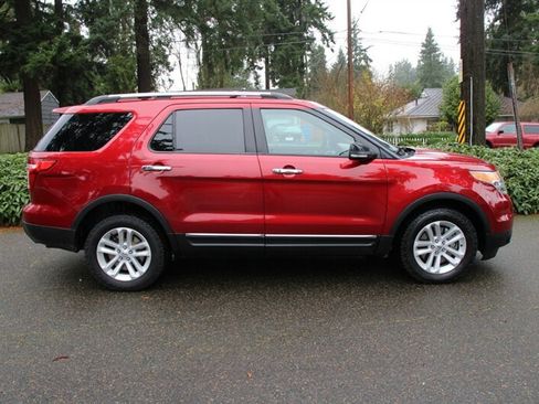 Used 2014 Ford Explorer XLT image 11