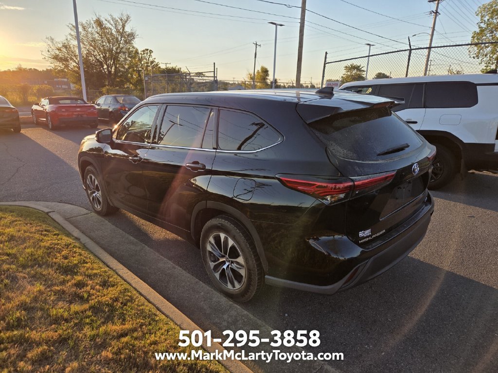 Used 2022 Toyota Highlander XLE FWD image 6