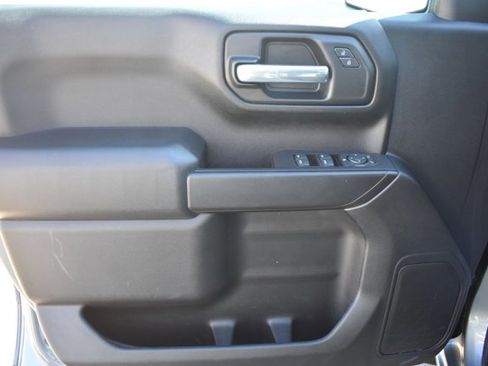 Used 2020 Chevrolet Silverado 1500 Custom w/ Custom Value Package image 12