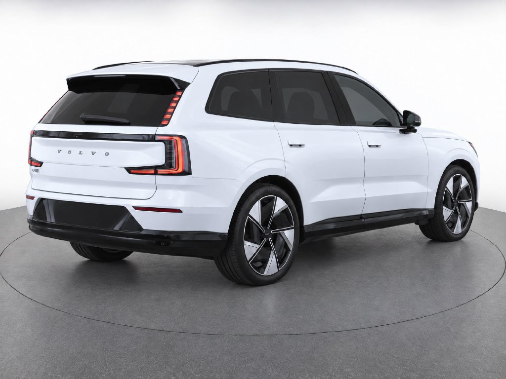 Certified 2025 Volvo EX90 Ultra AWD/4WD image 4