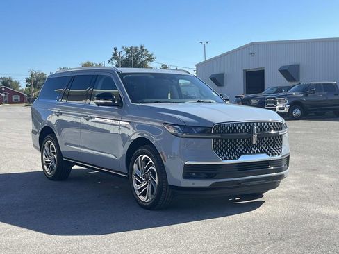New 2025 Lincoln Navigator Reserve image 7