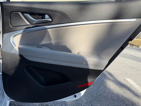 Used 2022 Genesis G70 2.0T image 45