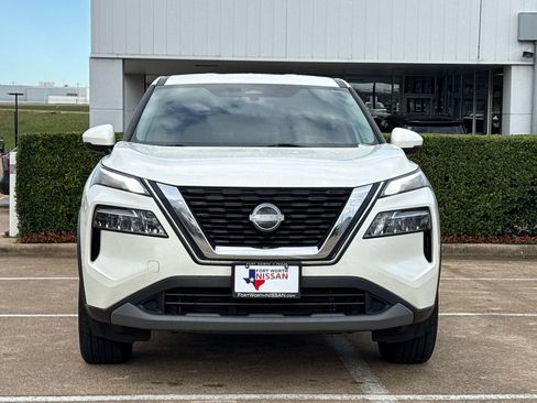 Used 2023 Nissan Rogue SV image 3
