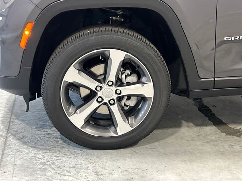 New 2025 Jeep Grand Cherokee Limited image 11