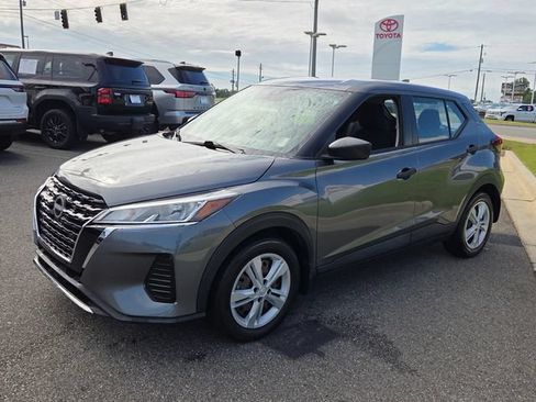 Used 2023 Nissan Kicks S FWD image 3