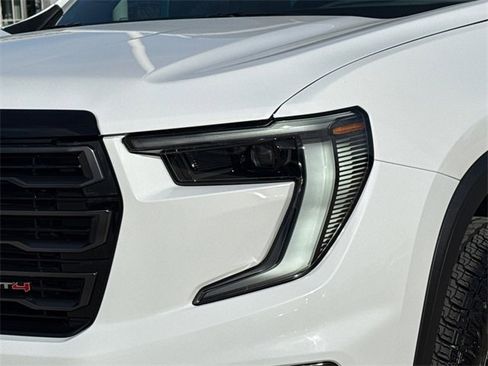 Used 2025 GMC Acadia AT4 image 4