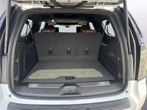 New 2026 Chevrolet Suburban High Country AWD/4WD image 38