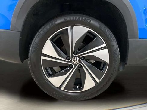 Used 2025 Volkswagen Taos SE w/ Panoramic Sunroof Package AWD/4WD image 95