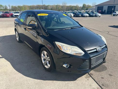 Used 2013 Ford Focus SE w/ SE Winter Pkg FWD image 3