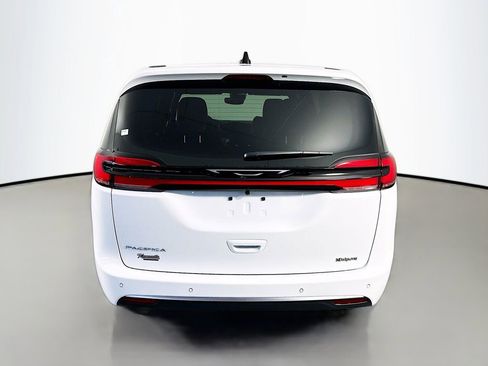 New 2027 Chrysler Pacifica Select FWD image 6