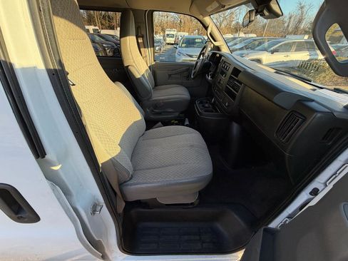 Used 2021 Chevrolet Express 3500 LT w/ LT Preferred Equipment Group image 19