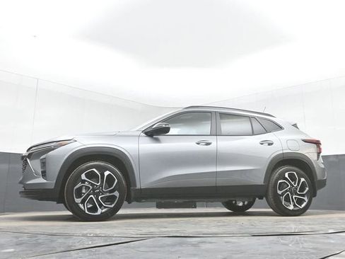 New 2026 Chevrolet Trax RS w/ Sunroof Package image 43