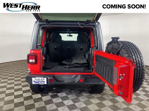 Used 2022 Jeep Wrangler Unlimited Sahara w/ Cold Weather Group AWD/4WD image 16