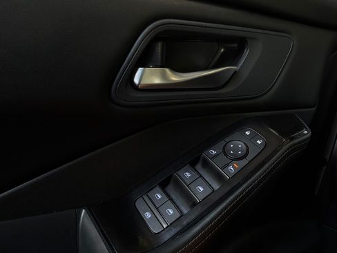 Used 2025 Nissan Rogue SV FWD image 21