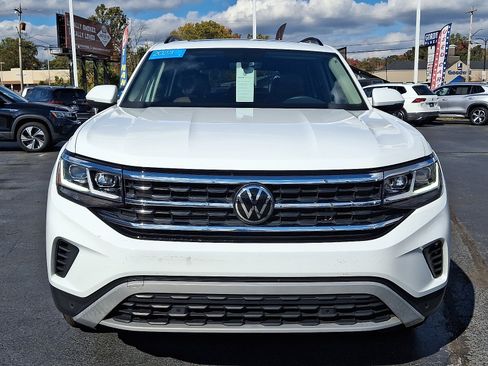 Certified 2023 Volkswagen Atlas SE w/ Panoramic Sunroof Package image 2