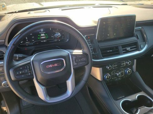 Used 2024 GMC Yukon XL SLT w/ SLT Premium Package image 16
