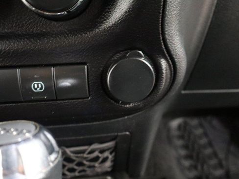 Used 2017 Jeep Wrangler Unlimited Sahara w/ Connectivity Group AWD/4WD image 64