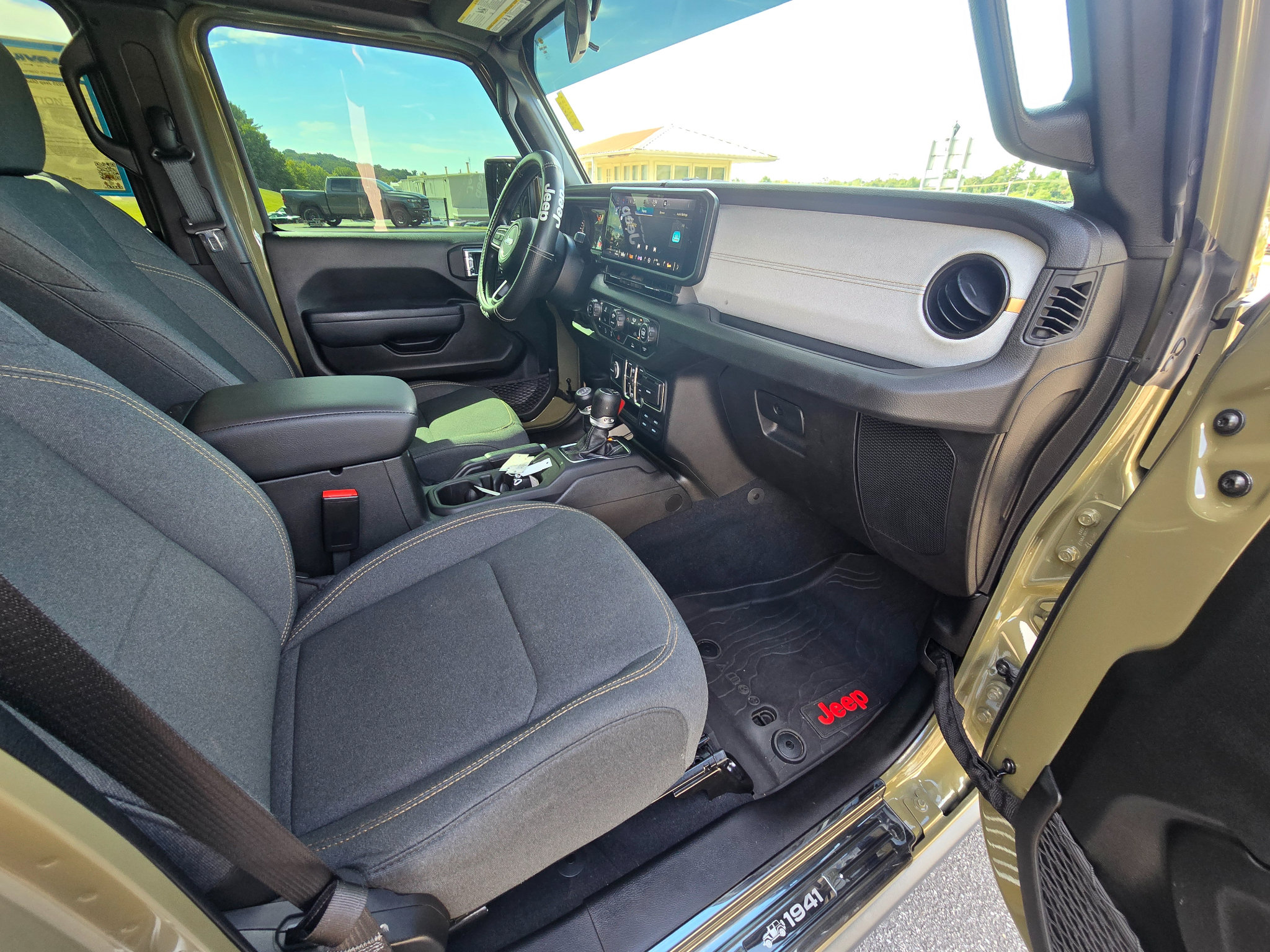 Used 2025 Jeep Gladiator Sport AWD/4WD image 21