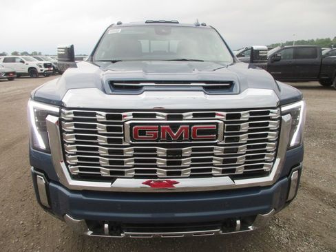 New 2026 GMC Sierra 3500 Denali w/ Denali Reserve Package AWD/4WD image 12