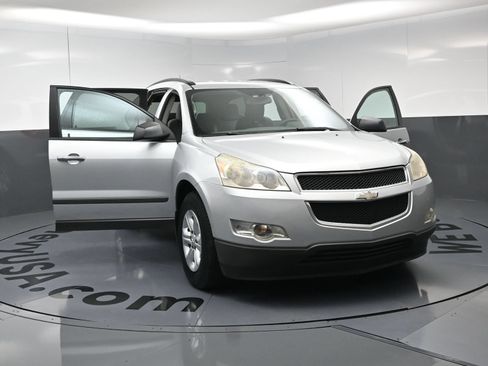 Used 2011 Chevrolet Traverse LS FWD image 23