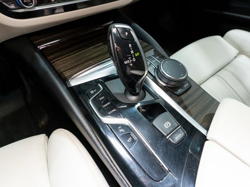 Used 2019 BMW 540i w/ Premium Package image 23