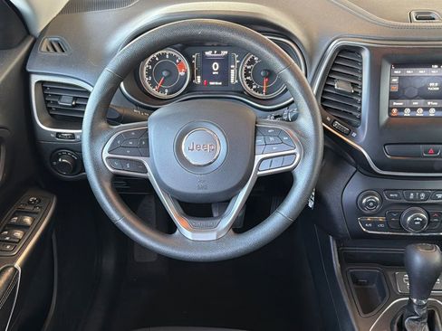 Used 2020 Jeep Cherokee Latitude FWD image 13