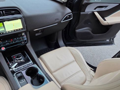 Used 2017 Jaguar F-PACE Prestige image 41
