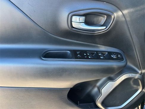 Used 2022 Jeep Renegade Latitude image 26