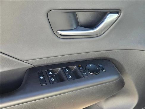 Used 2024 Hyundai Kona Limited image 9